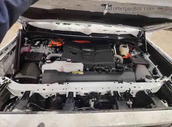 7SVAAABA4TX083561 2026 TOYOTA LIMITED White Widok komory silnika