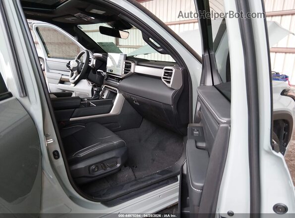 7SVAAABA7TX087832 2026 TOYOTA LIMITED Серый Вид салона спереди