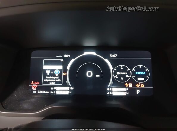7SVAAABA8RX035182 2024 TOYOTA SEQUOIA White Widok tylnych siedzeń