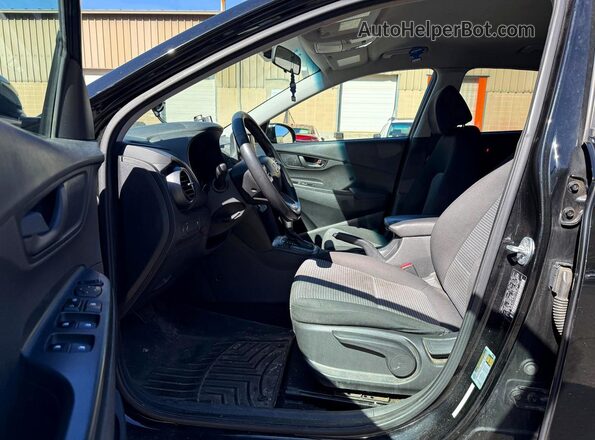 KM8K2CAA0JU131639 2018 HYUNDAI KONA Black 