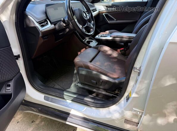 WBX73EF07P5W12917 2023 BMW X1 White Вид підкапотного простору
