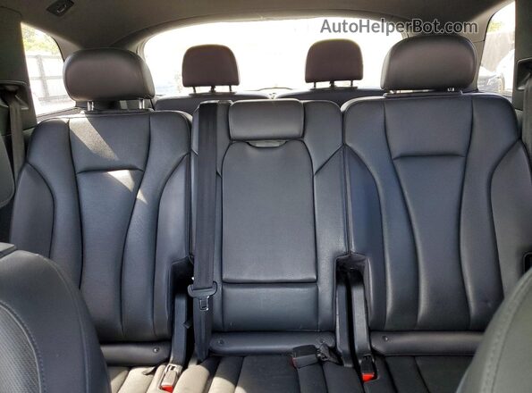 WA1LAAF7XHD033655 2017 AUDI Q7 Silver Вид задньої частини салону