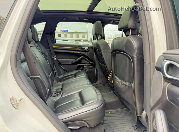 WP1AA2A21JKA02261 2018 PORSCHE CAYENNE White Սալոնի դիմացի տեսք