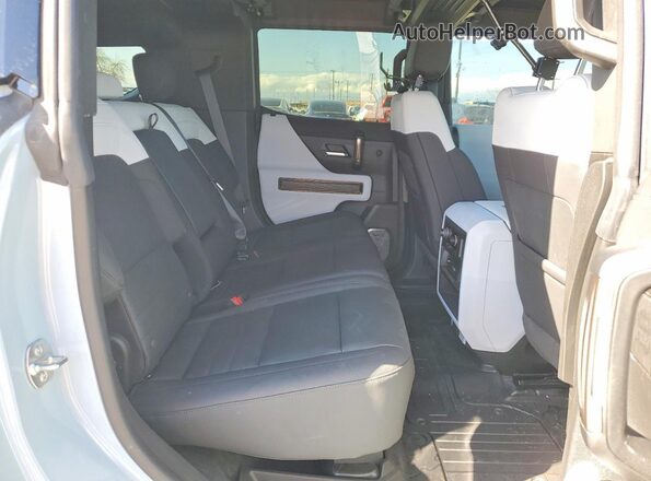 1GKB0NDE2RU104964 2024 GMC HUMMER Silver 