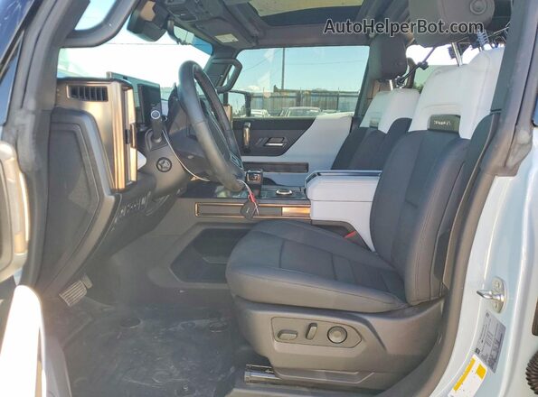1GKB0NDE2RU104964 2024 GMC HUMMER Silver 
