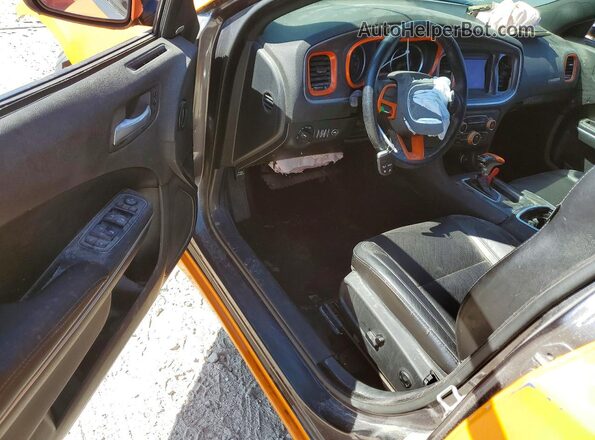 2C3CDXBG9KH753260 2019 DODGE CHARGER Двухцветный Вид щитка приборов