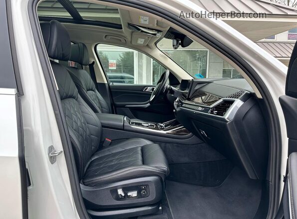 5UX23EM03R9U24321 2024 BMW X7 Белый Вид сзади