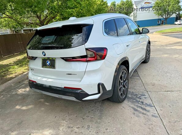 WBX73EF07P5W12917 2023 BMW X1 White Передня права чверть