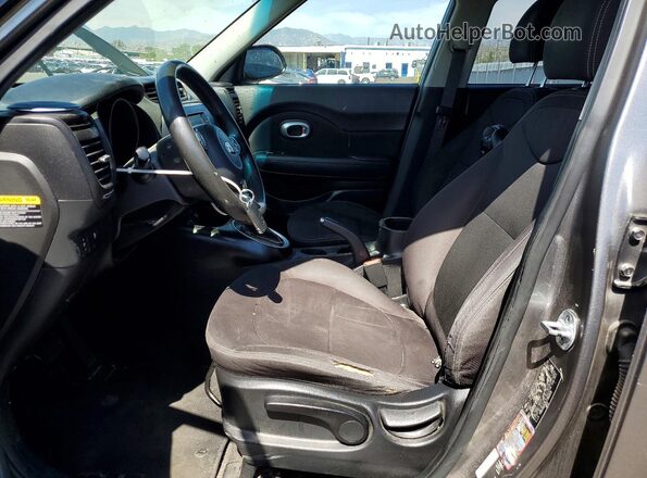 KNDJN2A26J7562818 2018 KIA SOUL Gray 