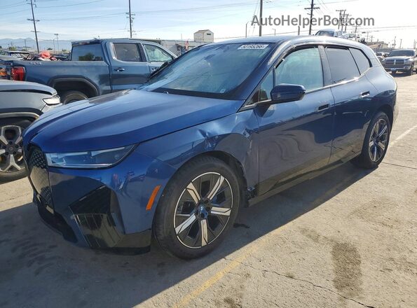 WB523CF06RCP23335 2024 BMW IX Blue Trasero izquierdo