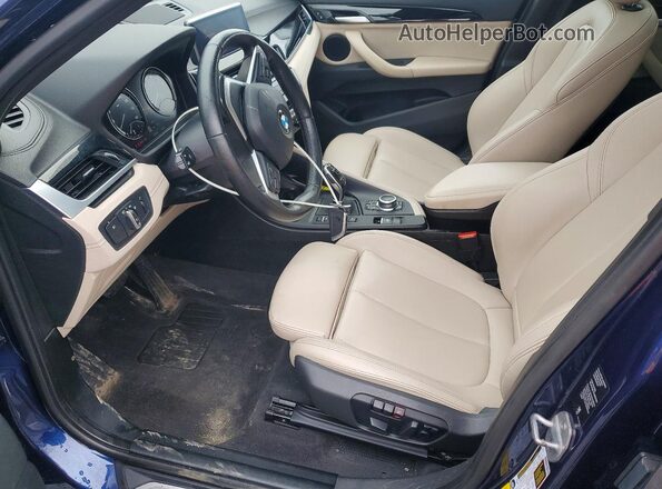 WBXJG9C07L5P84395 2020 BMW X1 Blue Vista del salpicadero