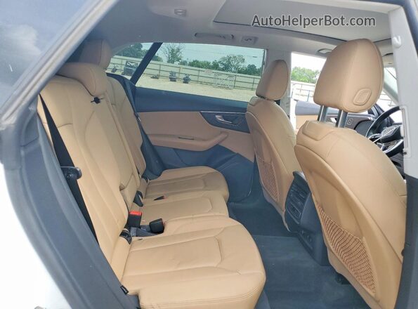 WA1AVBF16PD012426 2023 AUDI Q8 White Widok wnętrza z tyłu