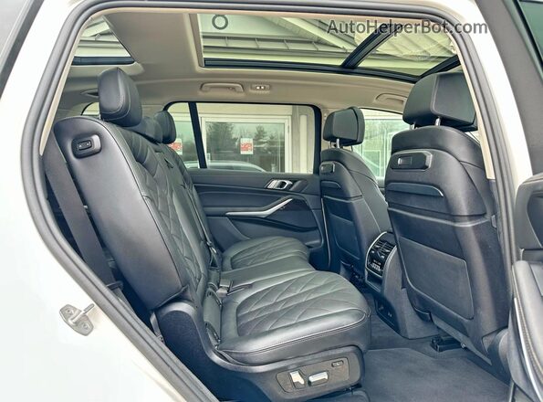 5UX23EM03R9U24321 2024 BMW X7 Белый Вид салона спереди