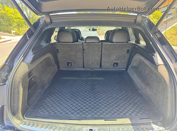 SJAAC2ZV6HC015264 2017 BENTLEY BENTAYGA Teal Widok tylnych siedzeń