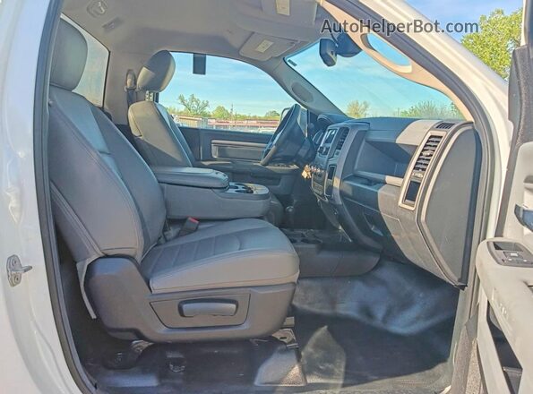 3C7WR3AJ7JG220535 2018 RAM 3500 White 