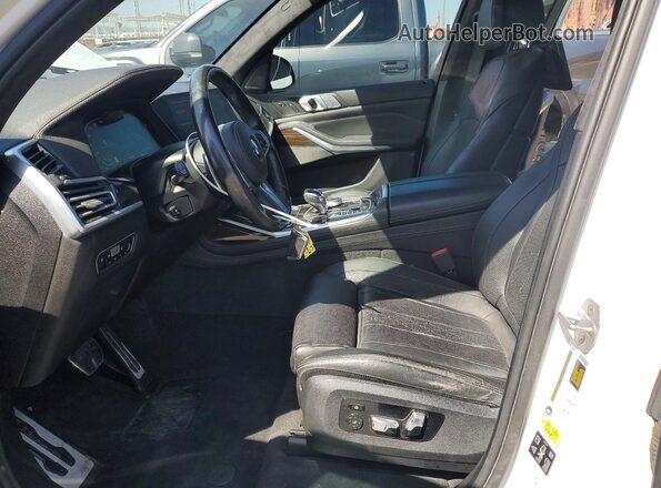 5UXCX4C55KLB39499 2019 BMW X7 White Вид панелі приладів