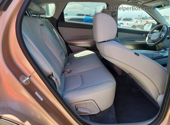KM8J84A69LU007979 2020 HYUNDAI NEXO Gold Rear interior view