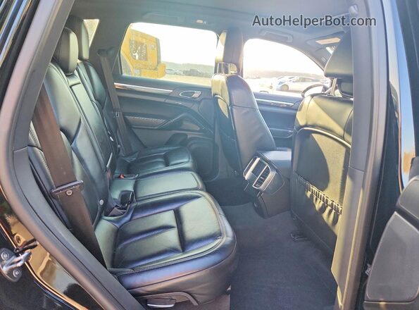 WP1AE2A29JLA72783 2018 PORSCHE CAYENNE Черный Вид задней части салона