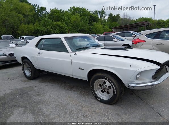 9F01F102651       1970 FORD MUSTANG Белый Вид задней части салона