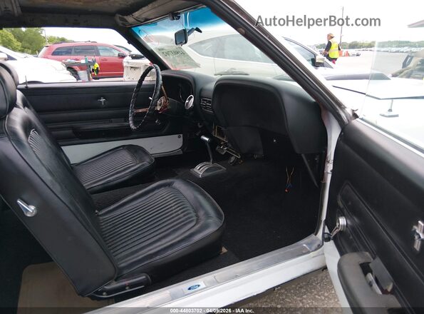 9F01F102651       1970 FORD MUSTANG Белый Вид салона спереди