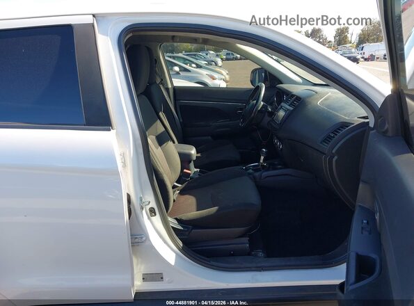 JA4AP3AW5HZ046901 2017 MITSUBISHI OUTLANDER SPORT Белый Вид салона спереди
