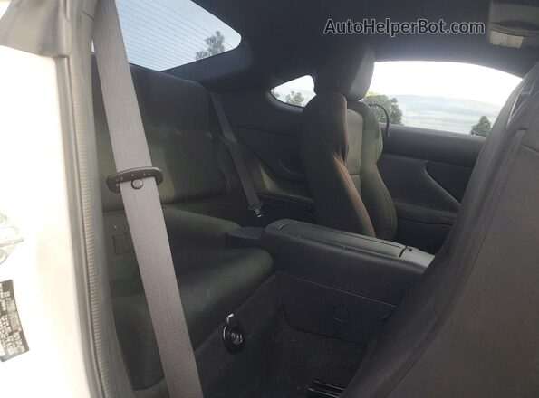 JF1ZDBB15P9703831 2023 SUBARU BRZ White Հետևի նստատեղերի տեսք