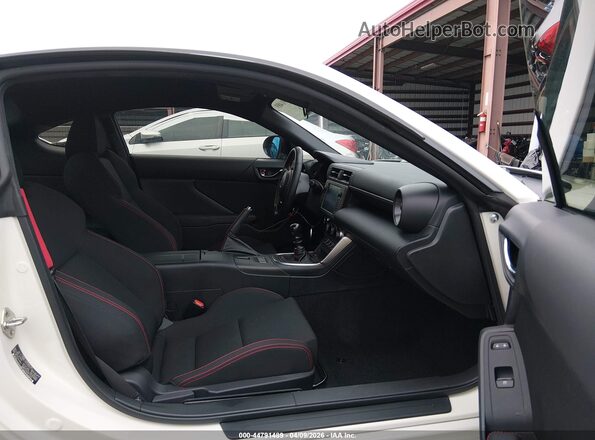 JF1ZDBB17P9705872 2023 SUBARU BRZ White Вид салону спереду