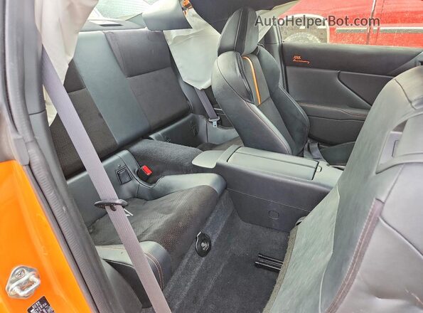 JF1ZNBG19P9755565 2023 TOYOTA GR86 Orange Հետևի նստատեղերի տեսք