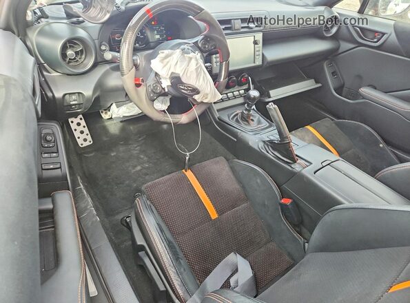 JF1ZNBG19P9755565 2023 TOYOTA GR86 Orange Առջևի վահանակի տեսք
