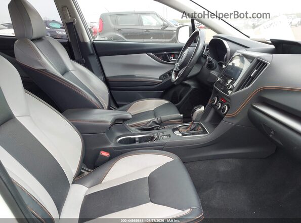 JF2GTAMC8K8291532 2019 SUBARU CROSSTREK White Front interior view