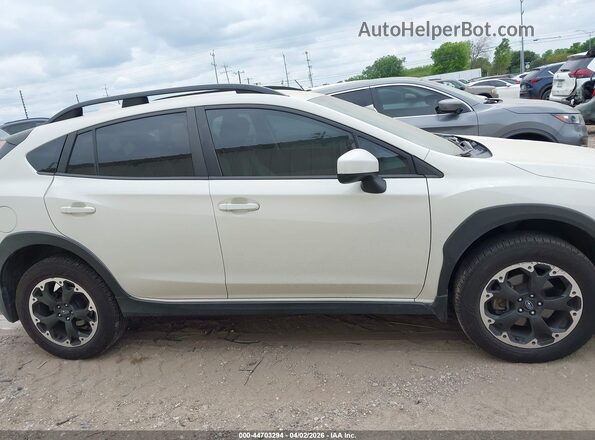 JF2GTAPCXM8373017 2021 SUBARU CROSSTREK White უკანა სალონის ხედი