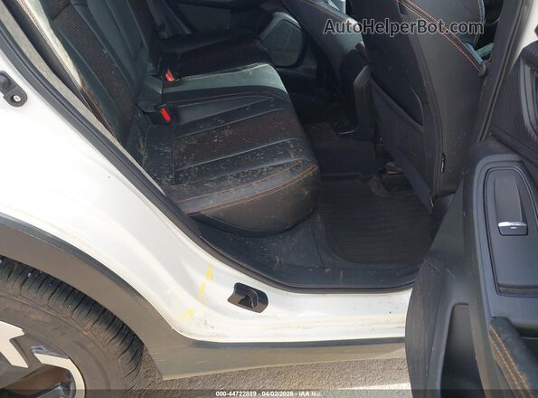 JF2GTHMC2M8228504 2021 SUBARU CROSSTREK White Սալոնի 360 աստիճան տեսք