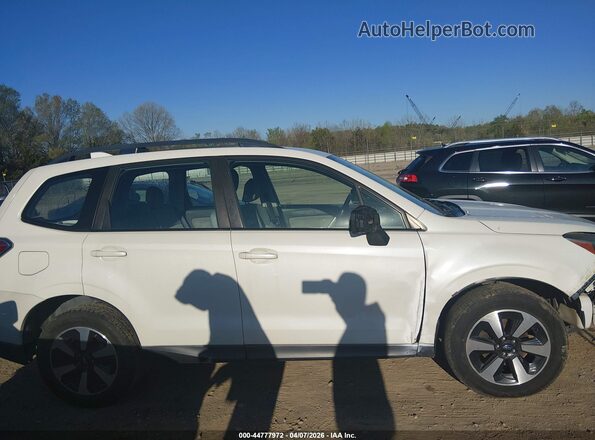 JF2SJABC0HH527666 2017 SUBARU FORESTER 2.5 White Սալոնի հետևի տեսք