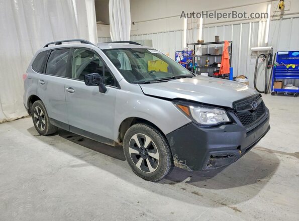 JF2SJABC1JH560004 2018 SUBARU FORESTER 2.5 Gray Delantero derecho