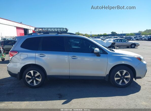 JF2SJAECXHH456732 2017 SUBARU FORESTER 2.5 Silver უკანა სალონის ხედი
