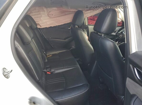 JM1DKFD71K0448546 2019 MAZDA CX-3 White Vista de los asientos traseros