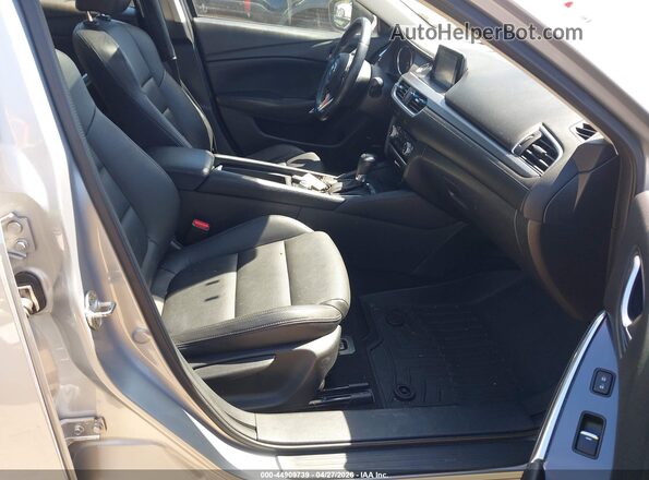 JM1GL1V50H1154102 2017 MAZDA 6 Silver Front interior view