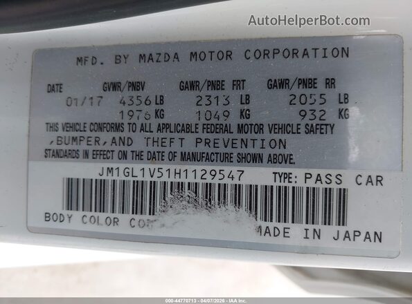 JM1GL1V51H1129547 2017 MAZDA 6 White Vista del compartimento del motor