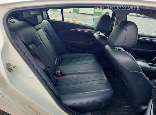 JM1GL1VM2M1604060 2021 MAZDA 6 White Widok tylnych siedzeń
