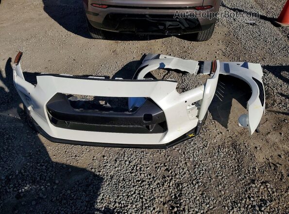 JN1AR5EF1HM820583 2017 NISSAN GT-R White ძრავის განყოფილების ხედი