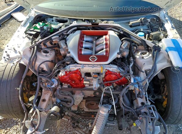 JN1AR5EF1HM820583 2017 NISSAN GT-R White უკანა სალონის ხედი