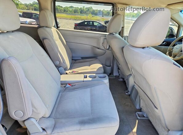 JN8AE2KP2G9154666 2016 NISSAN QUEST Silver Rear interior view