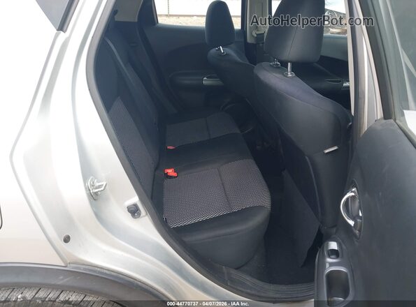 JN8AF5MRXHT704617 2017 NISSAN JUKE Silver Widok naklejki z numerem VIN
