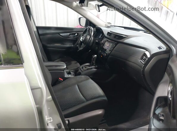 JN8AT2MT7KW259097 2019 NISSAN ROGUE Серебряный Вид салона спереди