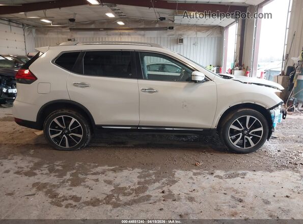 JN8AT2MV4HW024201 2017 NISSAN ROGUE White Սալոնի հետևի տեսք