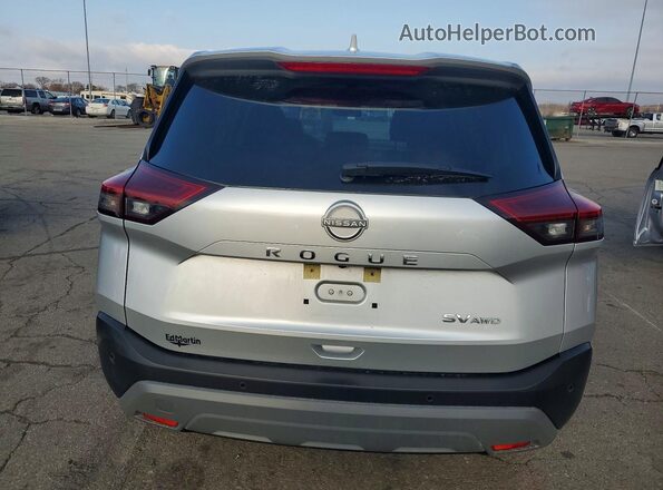 JN8BT3BB9PW463573 2023 NISSAN ROGUE Серебряный Вид сзади