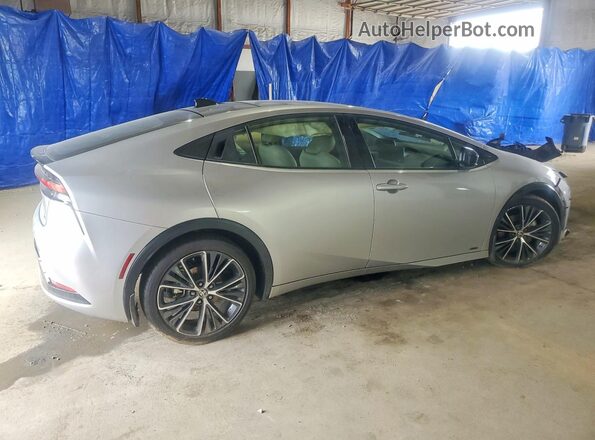 JTDADABU3R3012282 2024 TOYOTA PRIUS Серебряный Задняя правая четверть
