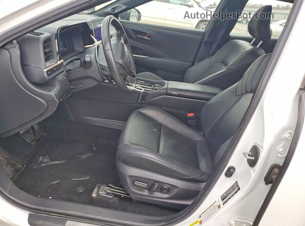 JTDAFAAF2R3007040 2024 TOYOTA CROWN White Front interior view