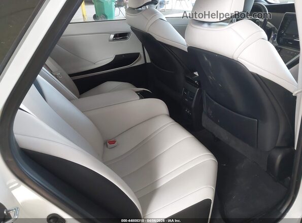 JTDBVRBD5JA004698 2018 TOYOTA MIRAI White Вид наклейки з VIN-кодом