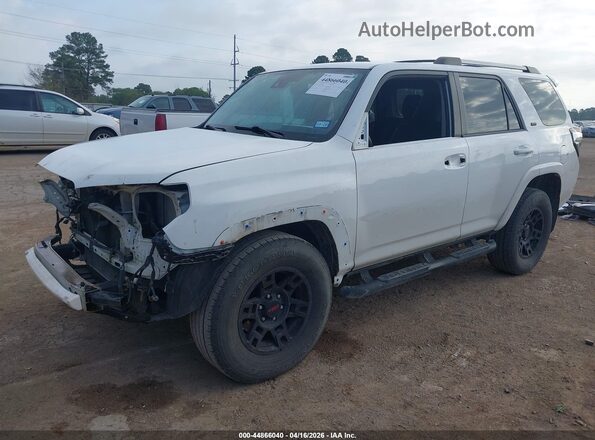 JTEEU5JR0M5238844 2021 TOYOTA 4RUNNER White Передня ліва чверть